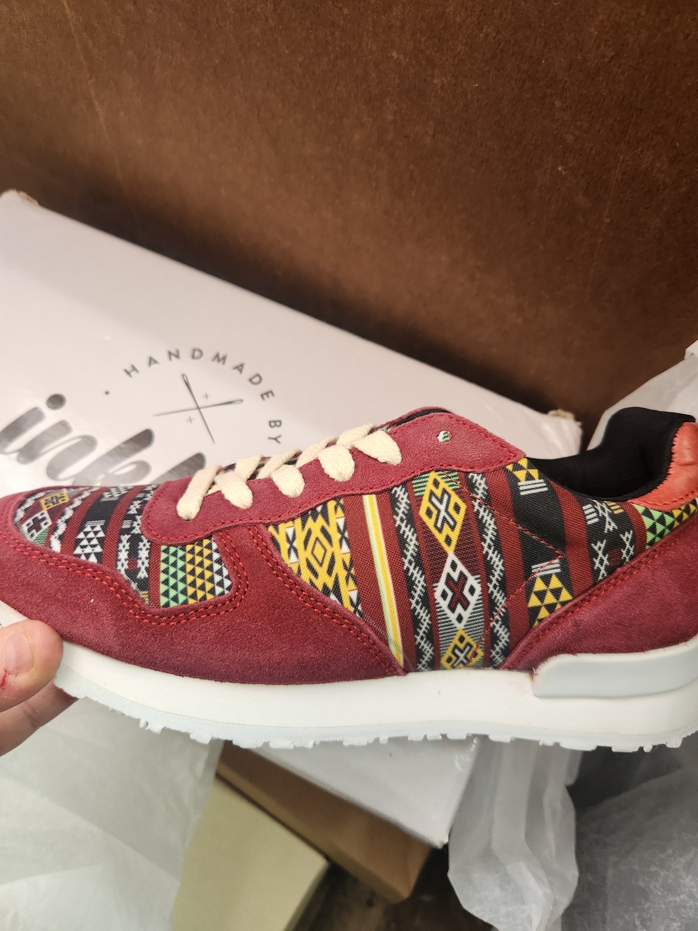 Inkkas Maroon Patterned Aztec-Trim Sneakers